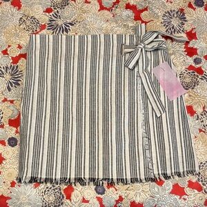 NWT/Black & White Striped FAUX Wrap Skirt with Tie.